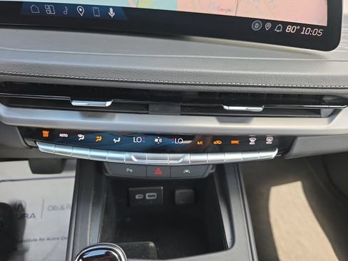 Used 2025 Cadillac XT4 Premium Luxury FWD image 24