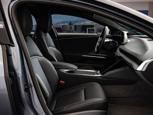 Used 2024 Lucid Air Pure RWD image 24