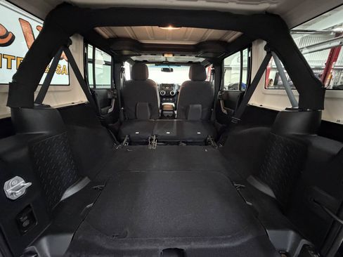 Used 2017 Jeep Wrangler Unlimited Sahara w/ Max Tow Package AWD/4WD image 18