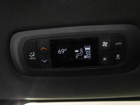 Used 2022 Chrysler Pacifica Touring-L w/ Uconnect Theater Family Group FWD image 42