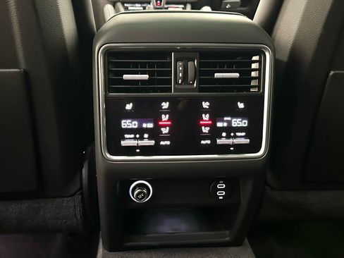 Used 2021 Porsche Cayenne AWD/4WD image 44