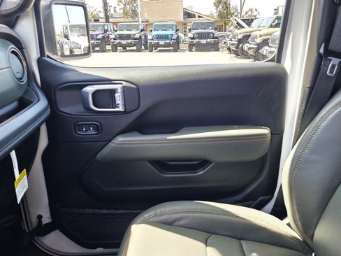 New 2026 RAM 1500 Tradesman AWD/4WD image 32