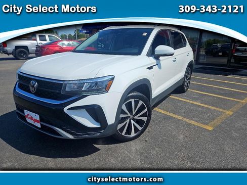 Used 2024 Volkswagen Taos SE image 1