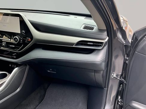 Certified 2025 Toyota Highlander Limited FWD image 19