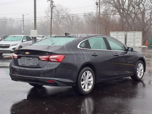 Used 2022 Chevrolet Malibu LT image 2