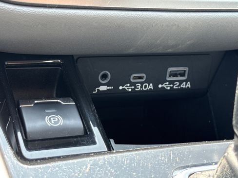 Used 2024 Subaru Outback Premium AWD/4WD image 10