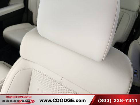 Used 2025 Hyundai Santa Fe Calligraphy AWD/4WD image 18