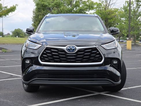 Used 2020 Toyota Highlander XLE AWD/4WD image 18