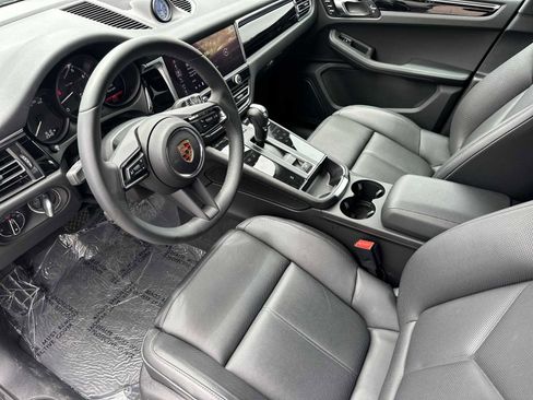 Used 2025 Porsche Macan image 4