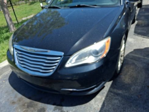 Used 2013 Chrysler 200 Limited FWD image 4