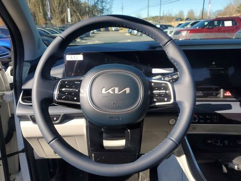 New 2026 Kia Carnival EX image 21