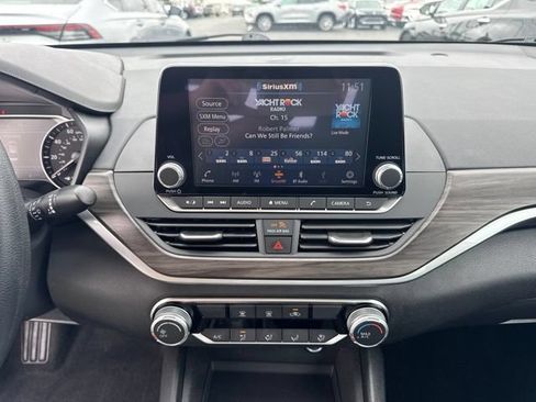 Used 2025 Nissan Altima 2.5 SV FWD image 10