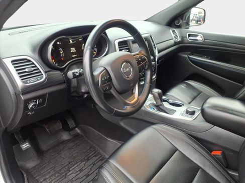 Used 2019 Jeep Grand Cherokee Laredo image 11