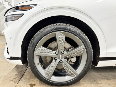 Used 2022 Genesis GV70 2.5T w/ Sport Prestige Package AWD/4WD image 8
