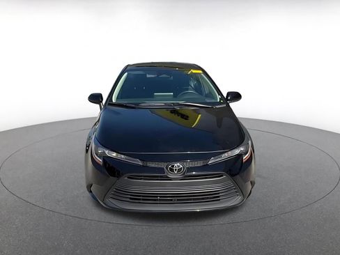 Used 2025 Toyota Corolla LE image 4