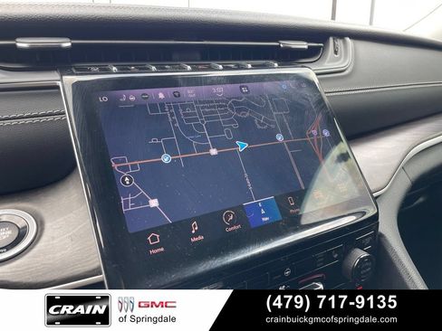Used 2023 Jeep Grand Cherokee L Limited w/ Black Appearance Package AWD/4WD image 17