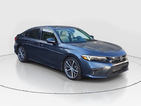 Used 2023 Honda Civic Touring image 3