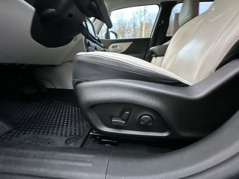 Used 2022 Jeep Renegade Limited image 16