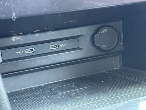 Used 2022 Volkswagen Tiguan SE FWD image 8