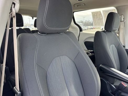 Used 2023 Chrysler Voyager LX image 24