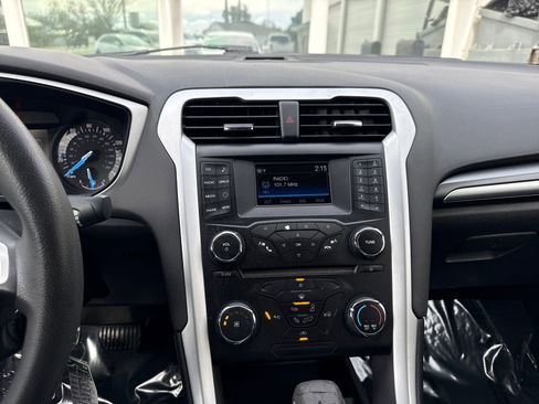 Used 2014 Ford Fusion SE image 18