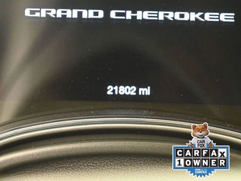 Used 2022 Jeep Grand Cherokee Laredo E image 33