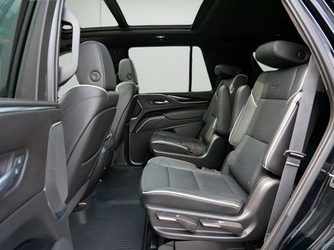 Used 2022 Cadillac Escalade Sport AWD/4WD image 11