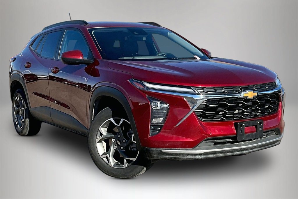 Used 2024 Chevrolet Trax LT FWD image 1