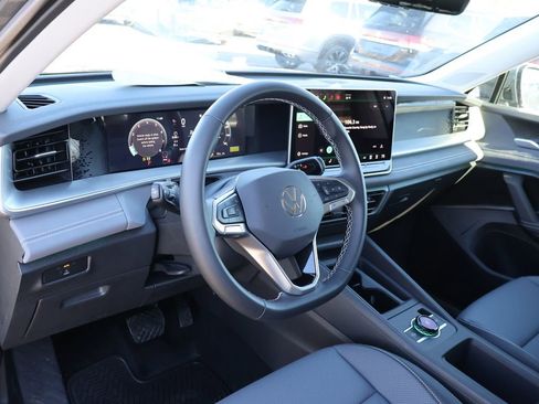 New 2026 Volkswagen Tiguan SE image 21