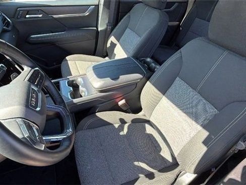 Used 2025 GMC Acadia Elevation image 19