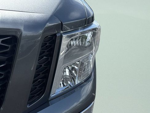 Used 2019 Nissan Titan SV AWD/4WD image 17