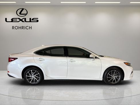 Used 2016 Lexus ES 350 w/ Navigation System Package FWD image 5