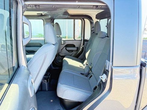 Certified 2025 Jeep Gladiator Sport image 11