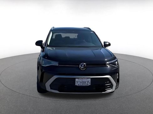 Used 2025 Volkswagen Taos SE image 4