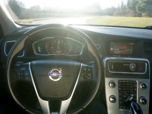 Used 2018 Volvo V60 T5 Cross Country w/ Convenience Package image 27