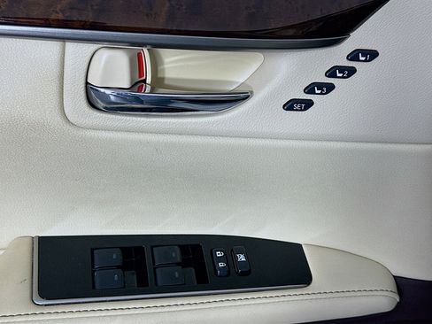 Used 2018 Lexus ES 350 w/ Ultra Luxury Package FWD image 15