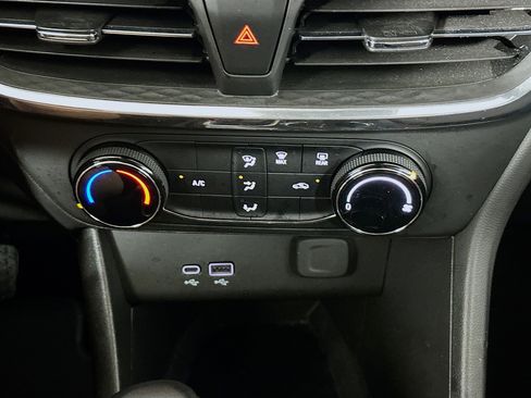 Used 2025 Buick Encore GX Preferred FWD image 23