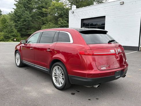 Used 2019 Lincoln MKT AWD image 5