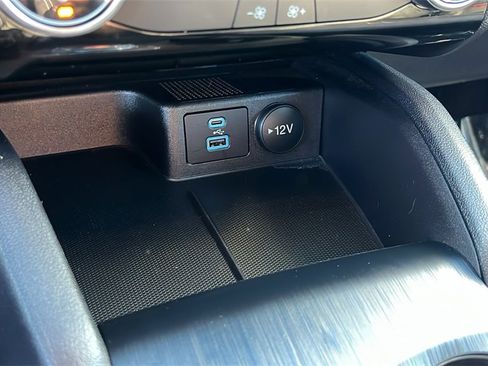 Used 2022 Ford Escape SE w/ SE Sport Appearance Package image 15