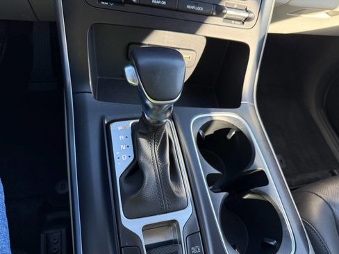 Used 2024 Kia Carnival LX image 34