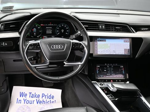 Used 2024 Audi Q8 e-tron Premium Plus w/ Premium Plus Package AWD/4WD image 32
