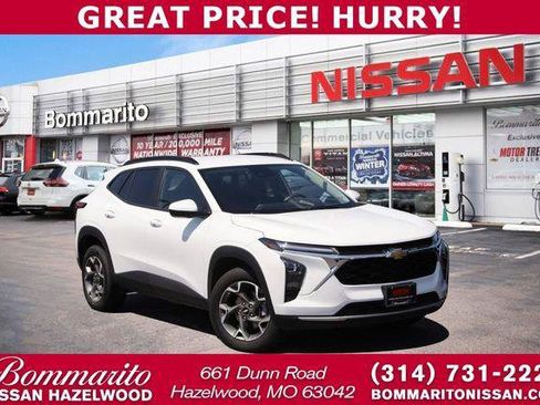 Used 2025 Chevrolet Trax LT w/ LT Convenience Package FWD image 1