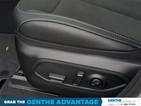 New 2025 Jeep Grand Cherokee L Altitude image 10