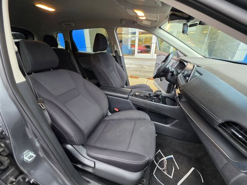 Used 2023 Nissan Rogue S image 23