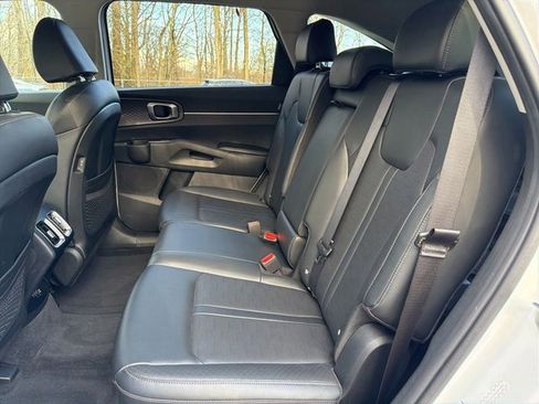 Used 2024 Kia Sorento S image 14