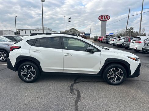 Used 2024 Subaru Crosstrek 2.0i Premium image 2