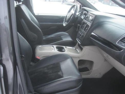 Used 2017 Dodge Grand Caravan SXT image 18