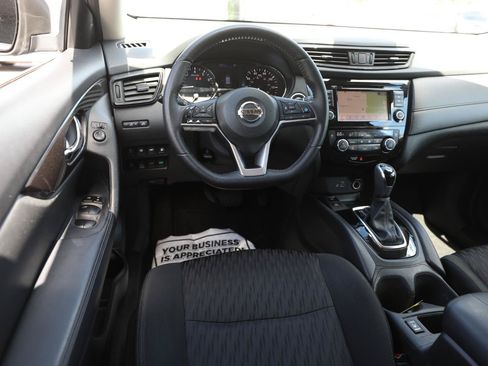 Used 2020 Nissan Rogue SV w/ Premium Package AWD/4WD image 15