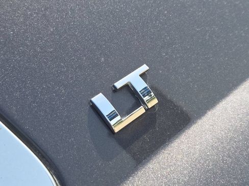 Used 2018 Chevrolet Suburban LT RWD image 31