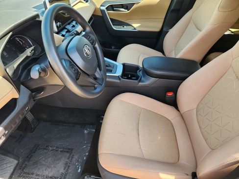 Used 2025 Toyota RAV4 XLE w/ Convenience Package image 9
